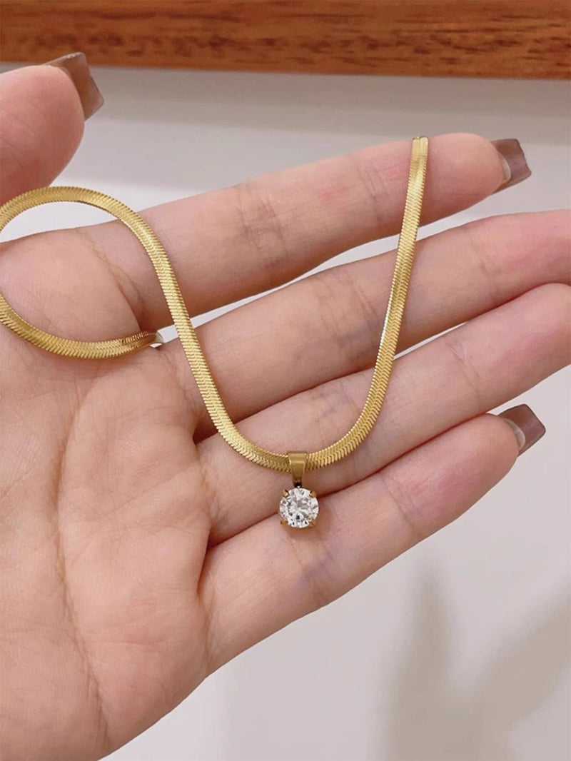 Fashionable New Accessory A Versatile Gold Stainless-steel Blade-embellished Clavicle Necklace That Shines Souq Rukna Al Khaleej