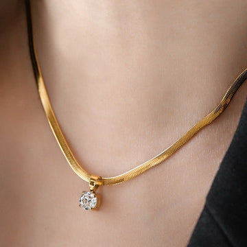 Fashionable New Accessory A Versatile Gold Stainless-steel Blade-embellished Clavicle Necklace That Shines Souq Rukna Al Khaleej
